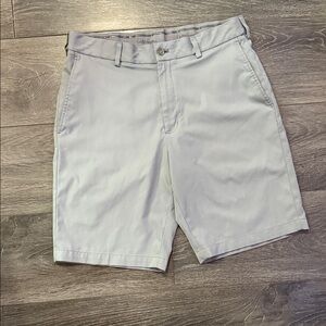 Walter Hagen Men's Light Gray Flat Front Shorts